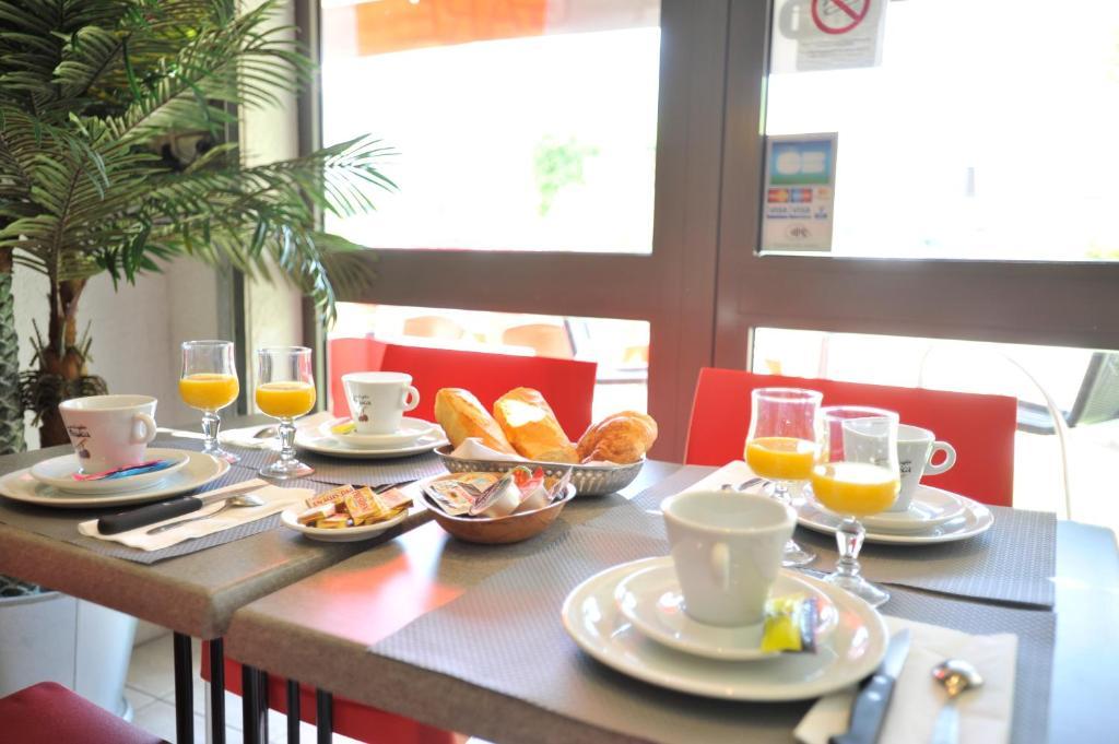 Alp'Hotel Voreppe Ngoại thất bức ảnh